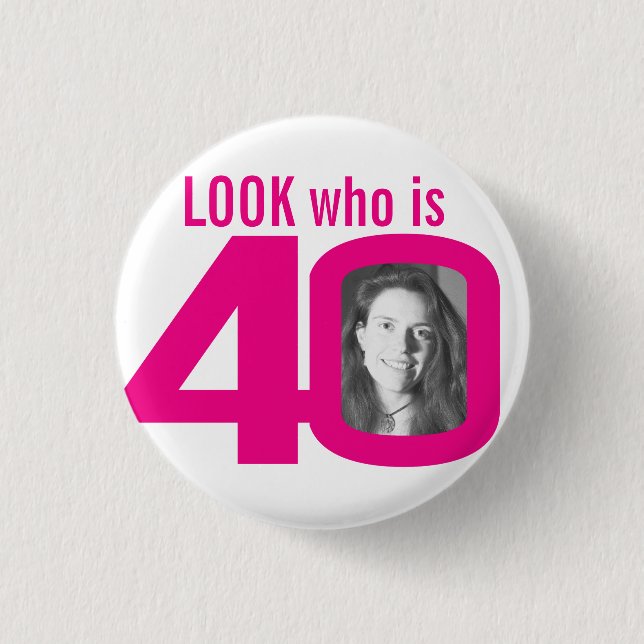 Look who is 40 Foto pink on white Button (Vorderseite)