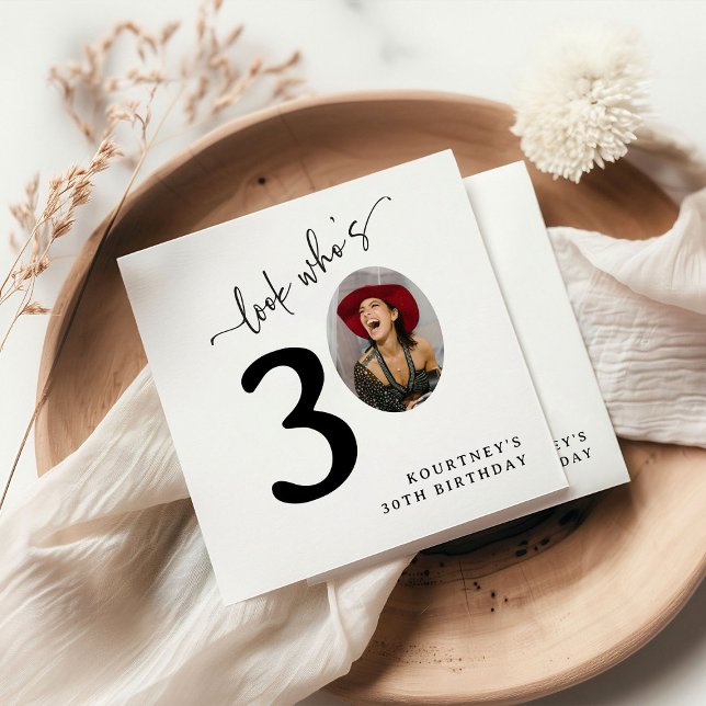 Look Who's 30! Modern Photo 30th Birthday Serviette (Von Creator hochgeladen)