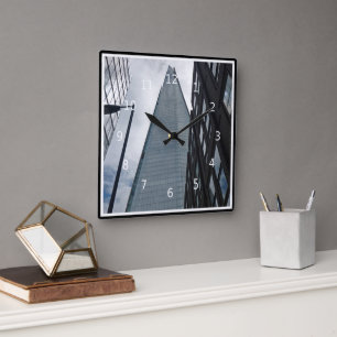 Looking up to the Shard, Tooley Street, London, Quadratische Wanduhr