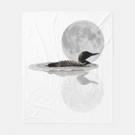 Loon Swims im Mondlicht Fleece Blanket