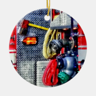 Löschfahrzeug mit Schläuchen und Axt Keramikornament