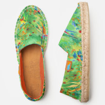 Lose Sommerfloralen umrahmt von Grün