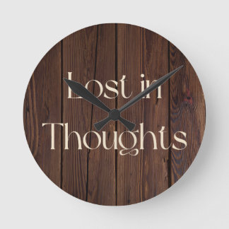 Lost in Thoughts Runde Wanduhr
