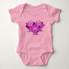 Lotus blossom pink auf grünem Meeresgrund Baby Strampler
