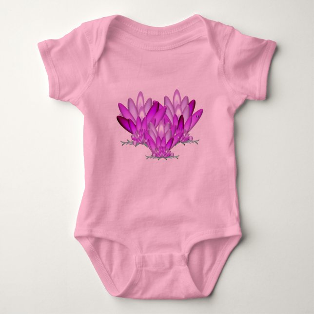 Lotus blossom pink auf grünem Meeresgrund Baby Strampler (Vorderseite)