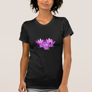 Lotus blossom pink auf grünem Meeresgrund T-Shirt