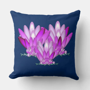 Lotus blossom pink auf marineblau Hintergrund Kissen