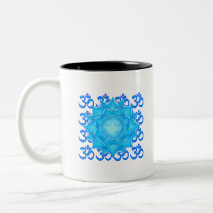 Lotus-Blume aus blauem Glas, Gezeichnet mit Om-Mus Zweifarbige Tasse