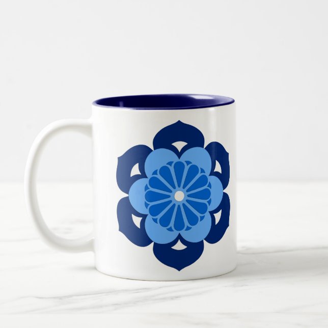 Lotus Blume Mandala, Indigo und Light Blue Zweifarbige Tasse (Links)