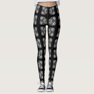 Lotus-Blume und -Mandalase in Schwarzweiß Leggings