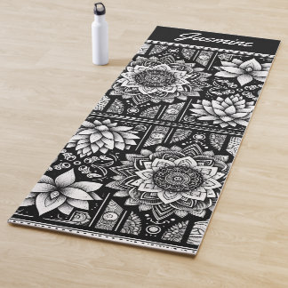 Lotus-Blume und -Mandalase in Schwarzweiß Yogamatte