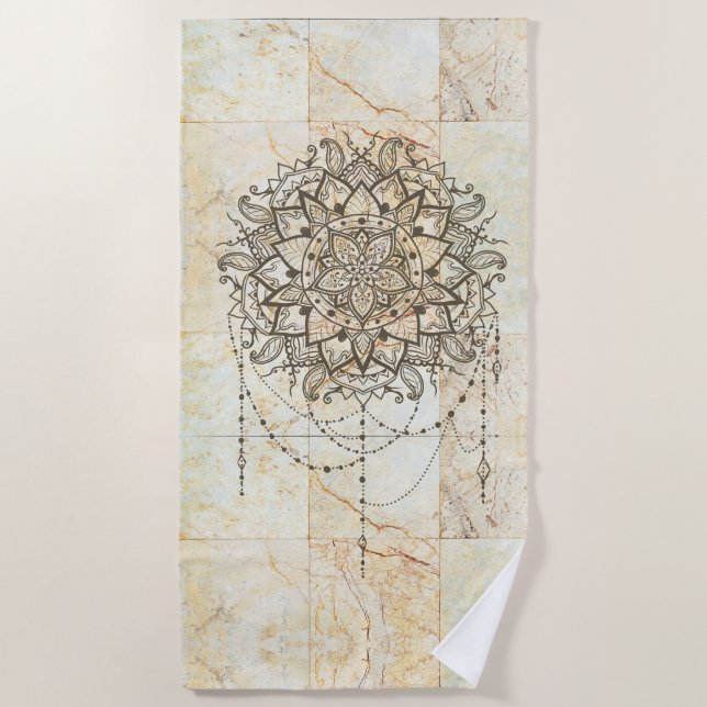 Lotus Mandala auf Tan Marble Strandtuch (Vorderseite)