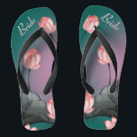 Lotus Wedding Bride Retro Blumenmuster Flip Flops<br><div class="desc">Das Design zeichnet sich durch die rosa Lotus Aquarellmalerei dunkelgrün bis rosa Farbverlauf Hintergrund. Das Vintage ästhetische Retro-Muster ist klassisch, aber trendig. Diese personalisierten und prächtigen Flip Flops sind ein unvergessliches Geschenk für Hochzeitsfeier: Braut, Brautjungfrauen, Brautmutter, Trauzeugin... Sie fügen Ihrem Hochzeitstag, Junggeselinnen-Abschied oder anderen Feierlichkeiten eine stilvolle Glamour hinzu. Strich...</div>