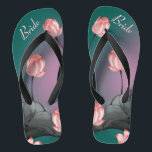 Lotus Wedding Bride Retro Blumenmuster Flip Flops<br><div class="desc">Das Design zeichnet sich durch die rosa Lotus Aquarellmalerei dunkelgrün bis rosa Farbverlauf Hintergrund. Das Vintage ästhetische Retro-Muster ist klassisch, aber trendig. Diese personalisierten und prächtigen Flip Flops sind ein unvergessliches Geschenk für Hochzeitsfeier: Braut, Brautjungfrauen, Brautmutter, Trauzeugin... Sie fügen Ihrem Hochzeitstag, Junggeselinnen-Abschied oder anderen Feierlichkeiten eine stilvolle Glamour hinzu. Strich...</div>