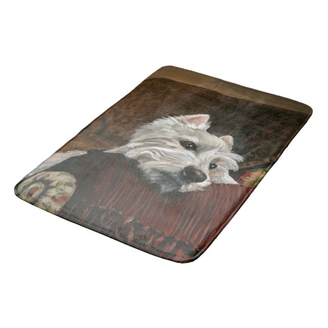Lounging Westie auf Sofa Badematte (Schrägansicht)
