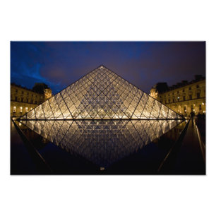 Louvre-Pyramide des Architekten I.M. Pei bei der Fotodruck