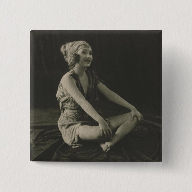 Love a Poor Maid Girl Sitting Cross Legs Button (Vorderseite)