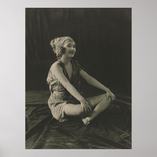 Love a Poor Maid Girl Sitting Cross Legs Poster (Vorne)