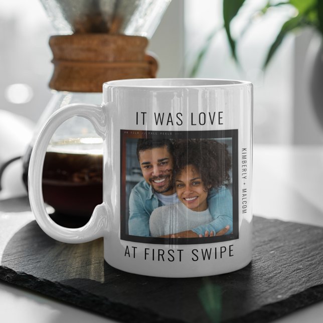 Love at First Swipe Online Couple Valentine Mug Kaffeetasse (Von Creator hochgeladen)