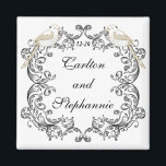 Love Birds Black/White Wedding Magnet<br><div class="desc">2"x2" Quadrat Magnete für benutzerdefinierte Gefälligkeiten werden in hoher Qualität und in lebhaften Farben gedruckt. Ideal für Babyankündigungen,  rett-the-date-Erinnerungen,  Geschenke für Familie und Freunde oder sogar großartige Werbeaktionen für jedes Unternehmen. Kleben Sie sie auf Ihren Kühlschrank,  Aktenschrank,  Geschirrspüler oder Ihre eigene Lieblingsplatte aus Metall.</div>