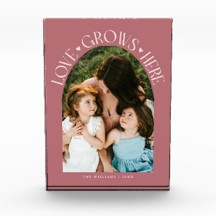 Love Grows Here Moderne Bogenform Rosa Fotoblock