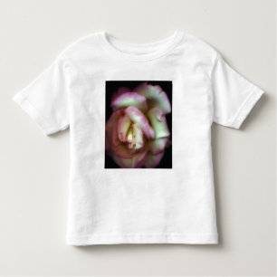 <Love is a Rose> durch Nathan Griffith Kleinkind T-shirt