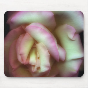 <Love is a Rose> durch Nathan Griffith Mousepad