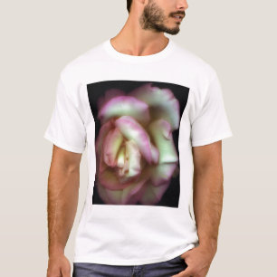 <Love is a Rose> durch Nathan Griffith T-Shirt