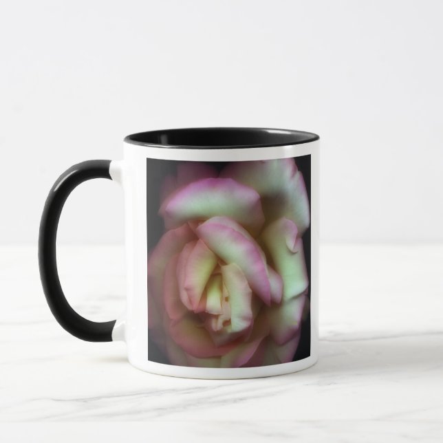 <Love is a Rose> durch Nathan Griffith Tasse (Links)