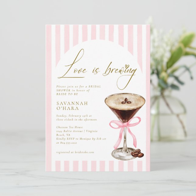 Love is Brewing Elegant Bridal Shower Invitation Einladung (Stehend Vorderseite)