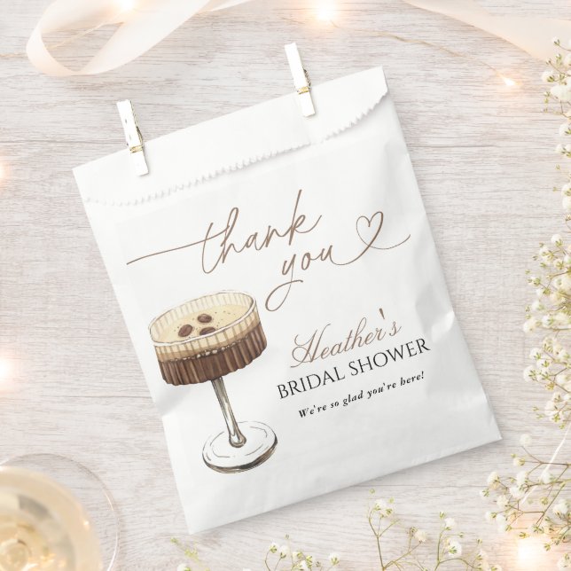 Love Is Brewing Espresso Martini Bridal Shower Geschenktütchen (Ausgeschnitten)