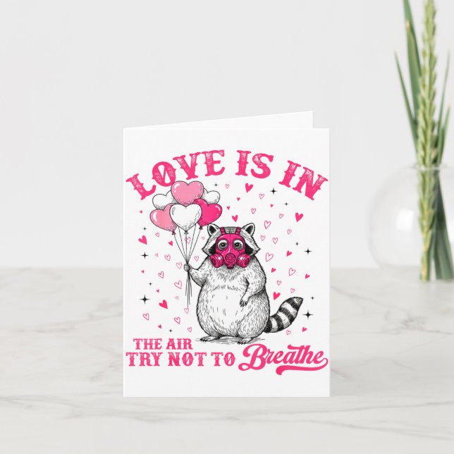 Love Is In The Air Try Not To Breathe Cute Raccoon Karte (Vorderseite)