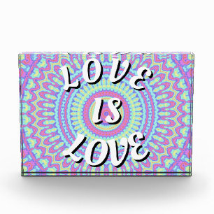 Love Is Love Pride Fotoblock