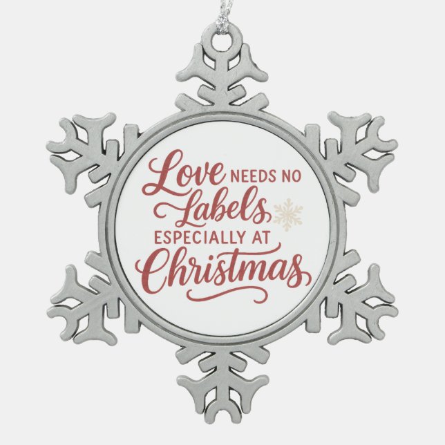 Love Needs No Labels — Especially at Christmas Schneeflocken Zinn-Ornament (Vorderseite)