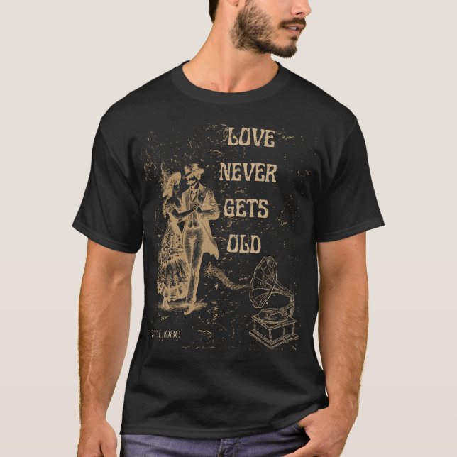 Love Never Gets Old – Timeless Romance T-Shirt (Vorderseite)