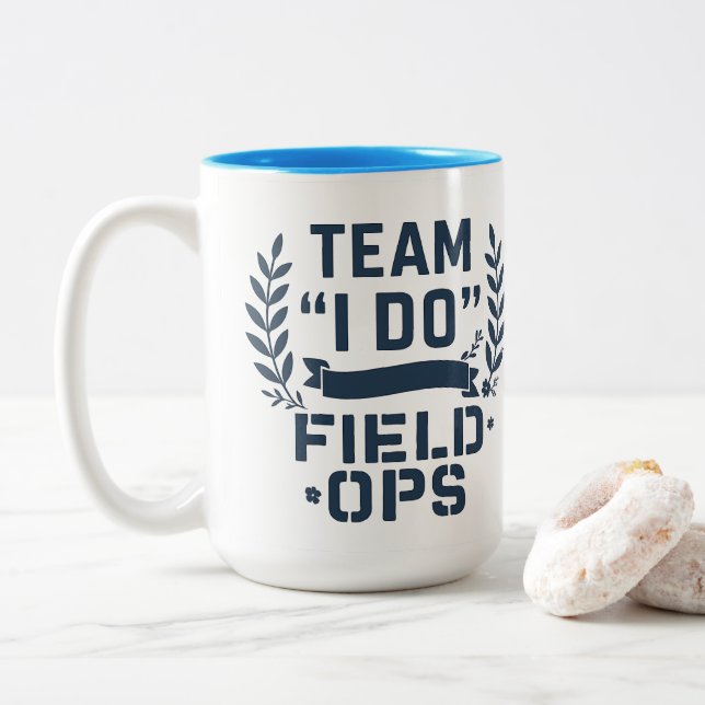 Love On The Itinerary | Halloween Gifts Zweifarbige Tasse (Mit Donut)