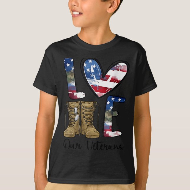 Love Our Veterans Day Proud Military American Flag T-Shirt (Vorderseite)