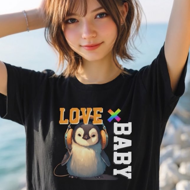LOVE × PENGUIN - Custom  T-Shirt (Von Creator hochgeladen)