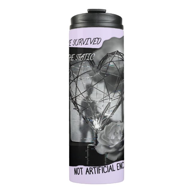 Love Survived the Static Thermosbecher (Vorderseite)