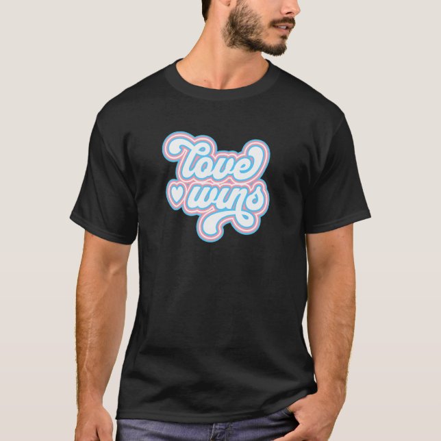 Love Wins Trans Pride Transgender Flag LGBTQ+ Retr T-Shirt (Vorderseite)
