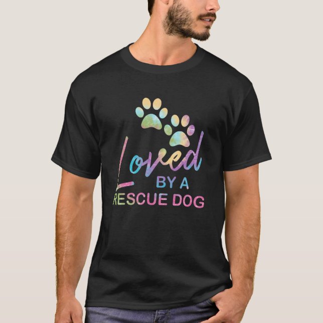 Loved By a Rescue Dog Foster Mom Rescue Dad T-Shirt (Vorderseite)