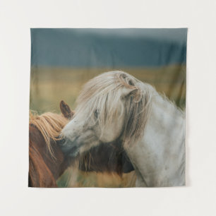 LOVELY HORSE COUPLE WANDTEPPICH
