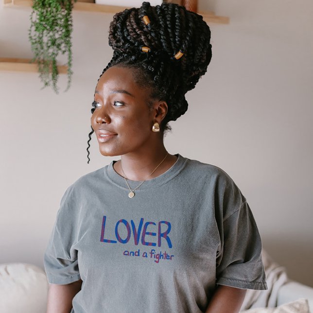 Lover and a fighter in blue and pink T-Shirt (Von Creator hochgeladen)