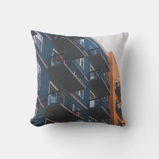 LOW ANGLE VIEW OF BUILDING KISSEN