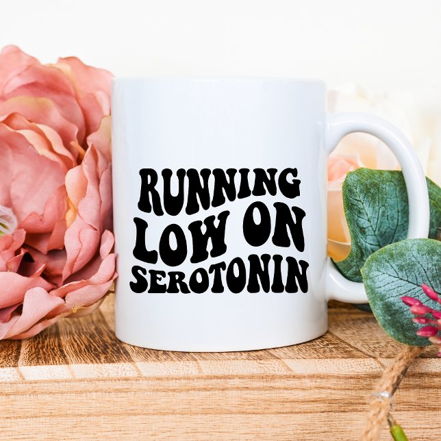 Low auf Serotonin-Tasse Kaffeetasse (Von Creator hochgeladen)