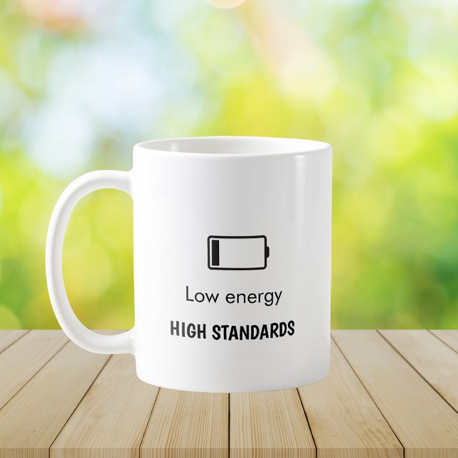 Low Energy, High Standards Minimalist Quote  Kaffeetasse (Von Creator hochgeladen)