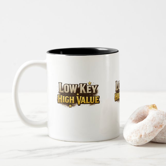 Low Key High Value Zweifarbige Tasse (Mit Donut)