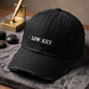 Low Key Vintage Baseballcap mit distressiertem Sch Bestickte Baseballkappe
