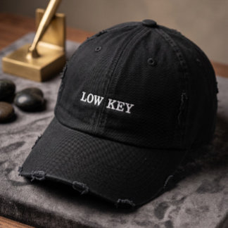 Low Key Vintage Baseballcap mit distressiertem Sch Bestickte Baseballkappe