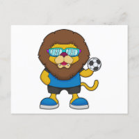 Löwe als Fußballspieler mit Fußball